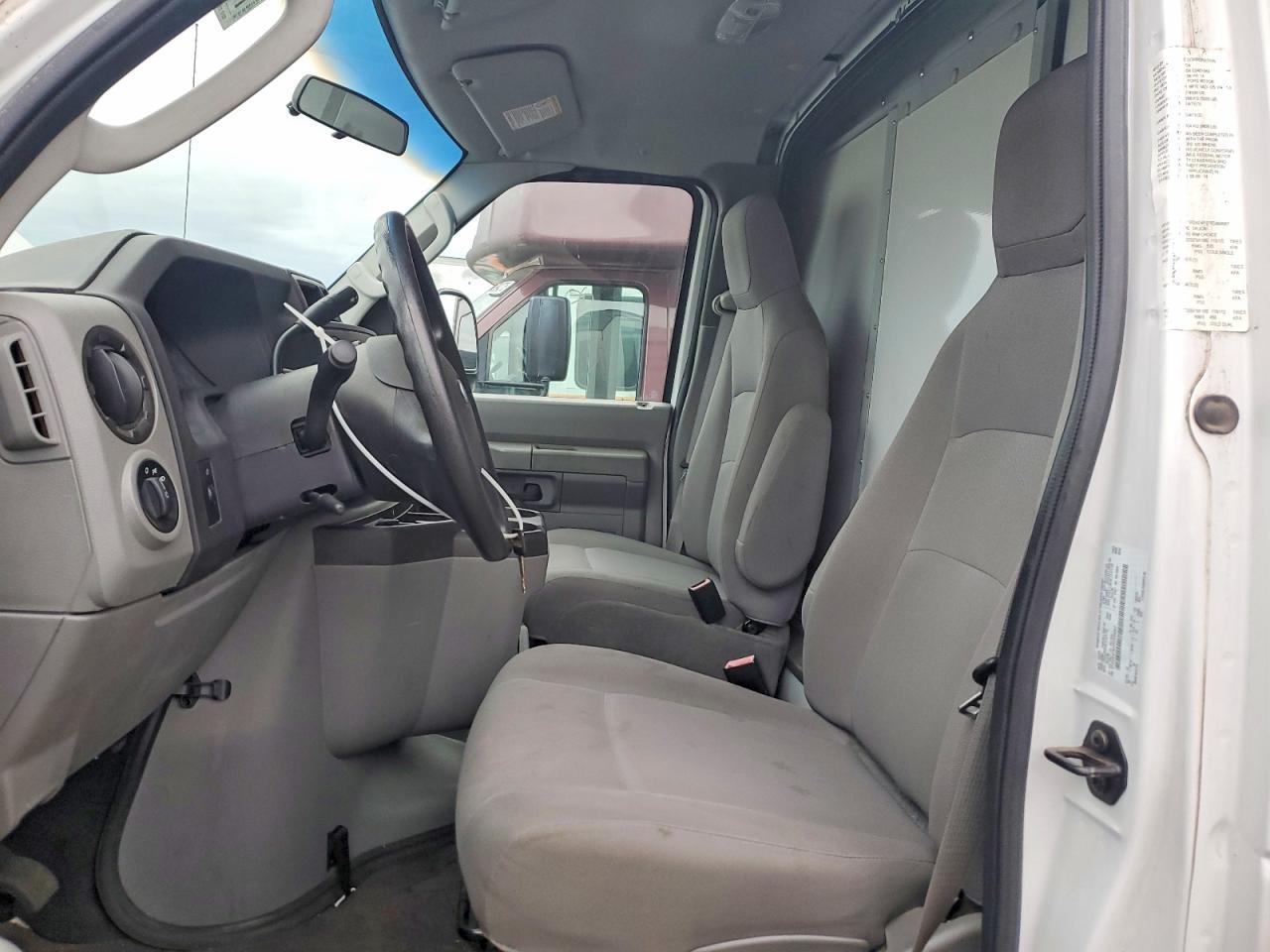 2014 Ford E450 BOX Truck