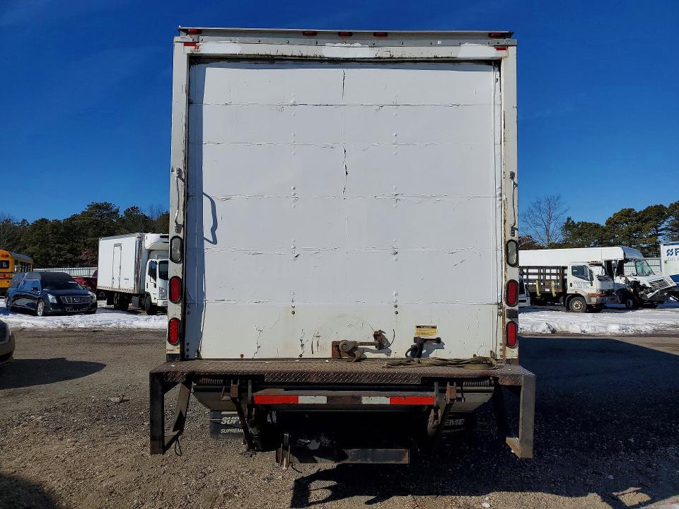2014 Isuzu NRR