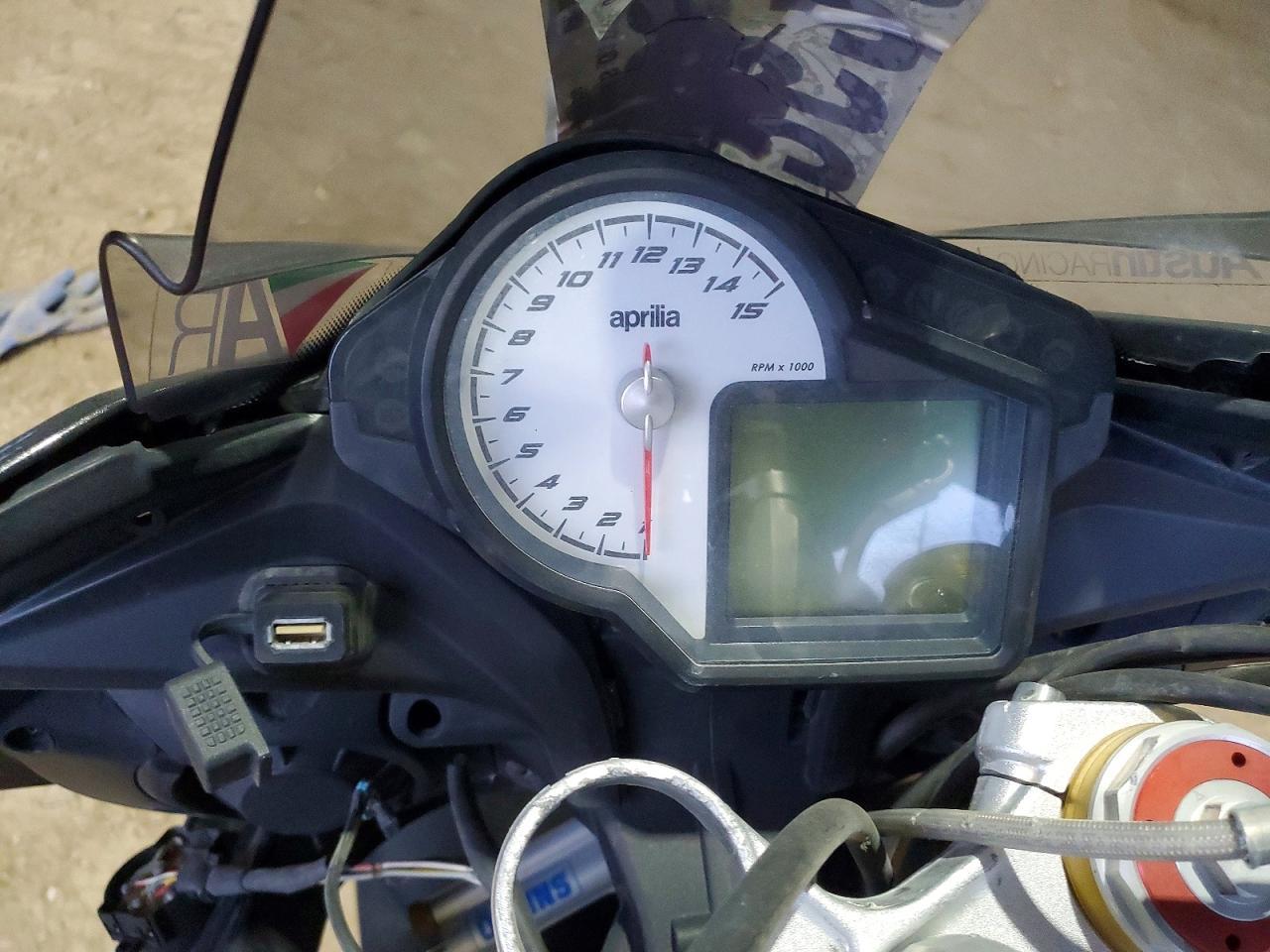 2016 Aprilia Tuono V4 1100 RR