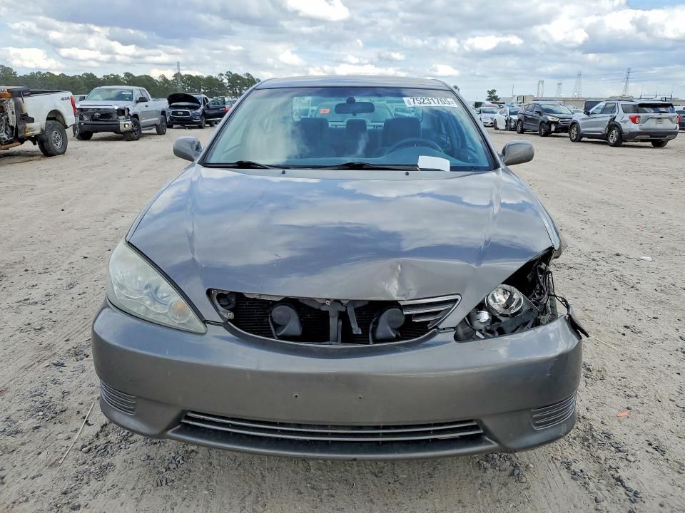 2005 Toyota Camry le