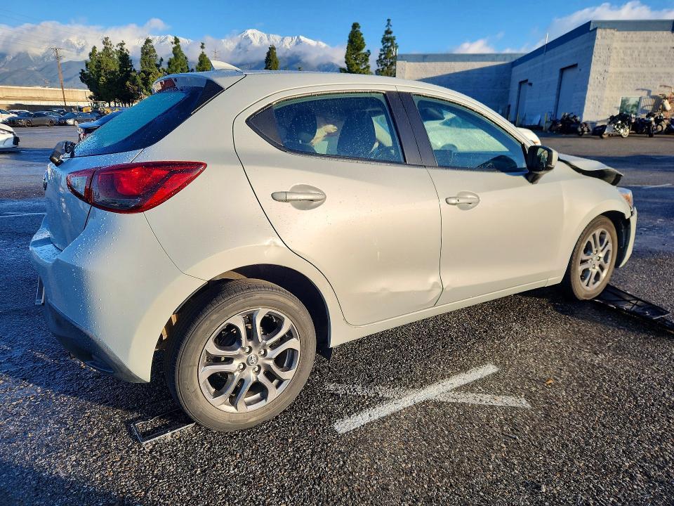 2020 Toyota Yaris Hatchback le