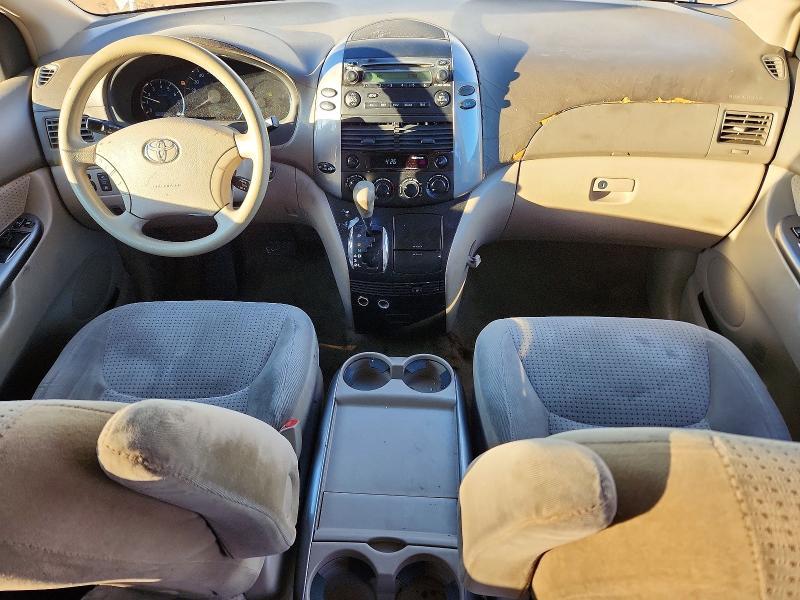2006 Toyota Sienna le 8 Passenger