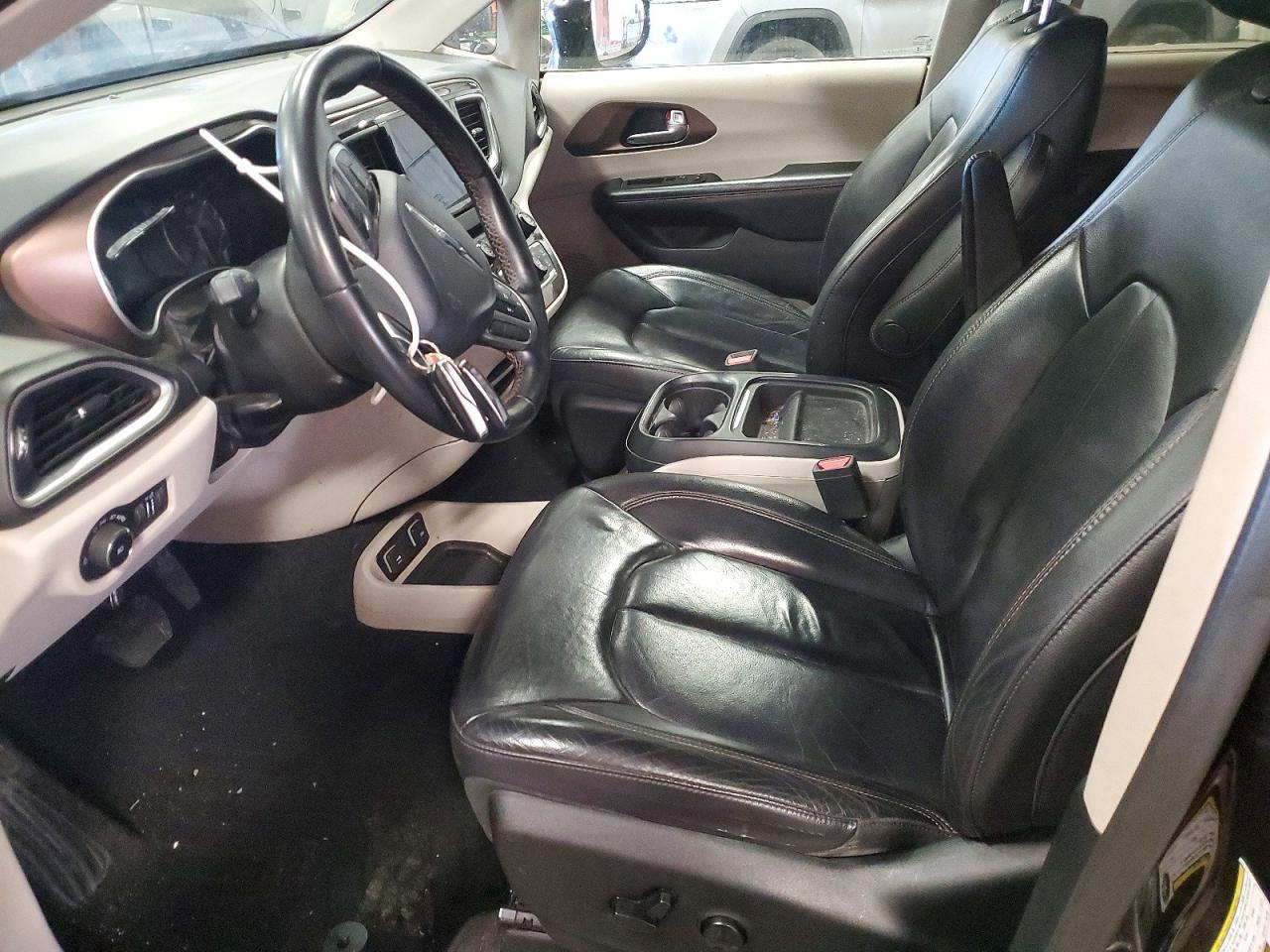 2017 Chrysler Pacifica Touring l