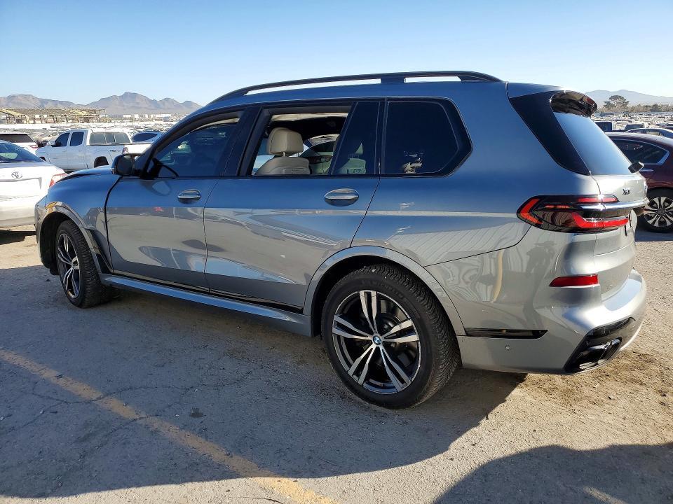 2023 BMW X7 M60i