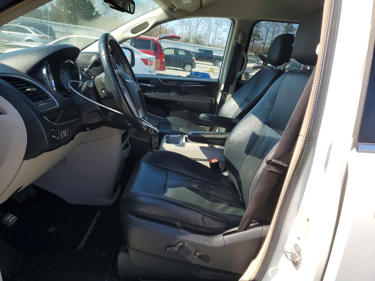 2014 Chrysler Town & Country Touring