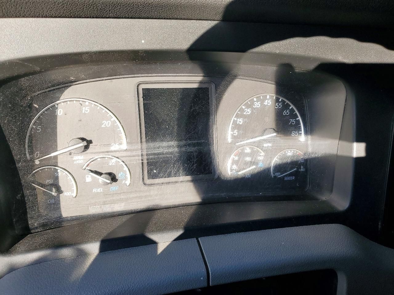 2018 Freightliner Cascadia 126 Semi Truck