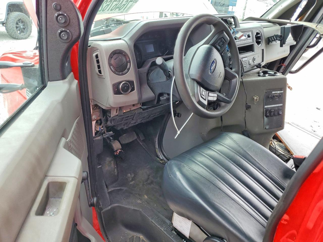 2025 Ford Econoline E450 Super Duty Cutaway Van