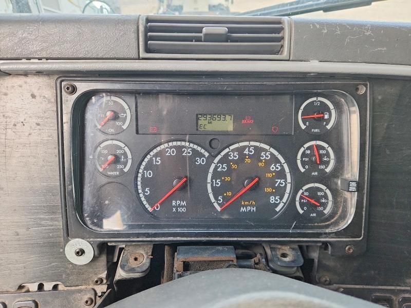 2005 Freightliner Columbia Semi Truck