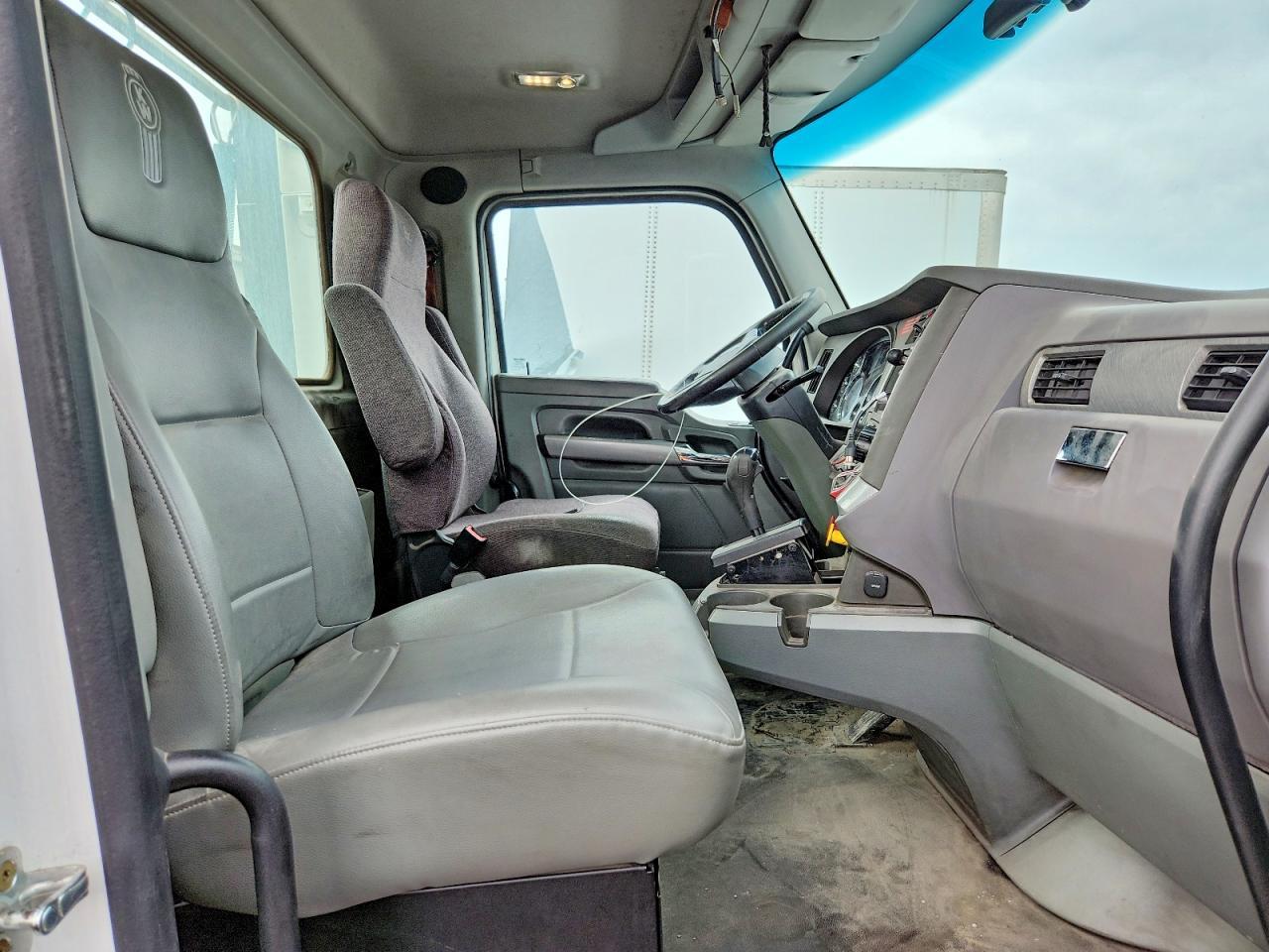 2016 Kenworth T680 Semi Truck