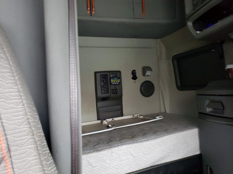 2020 Volvo VNL Semi Truck