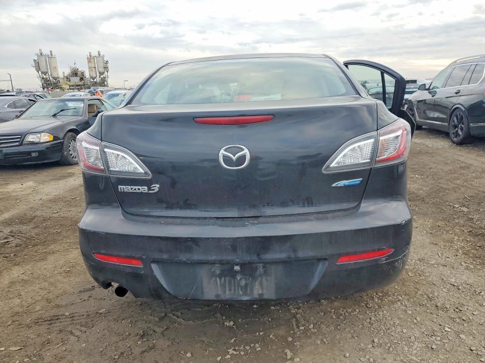 2013 Mazda 3 I