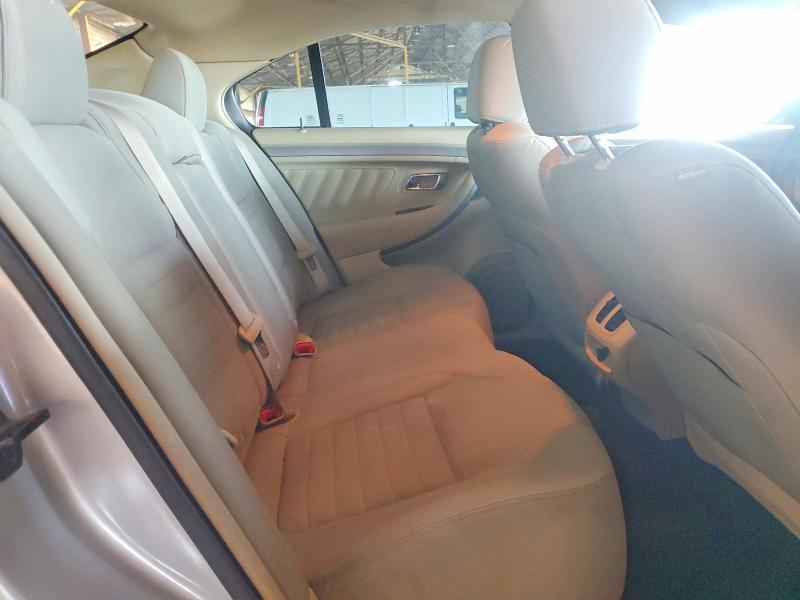 2015 Ford Taurus se