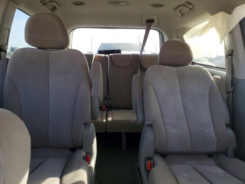2012 KIA Sedona lx