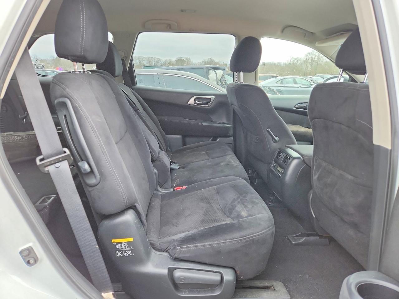 2015 Nissan Pathfinder s