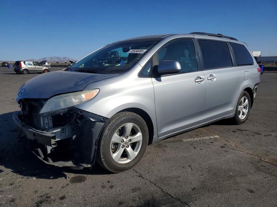 2013 Toyota Sienna le