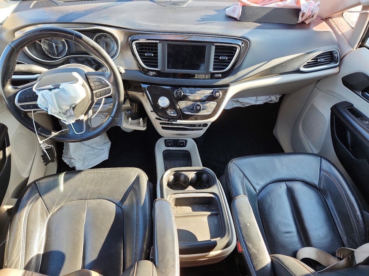 2020 Chrysler Pacifica Touring l