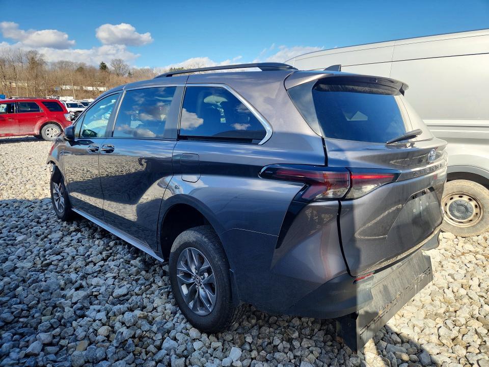 2023 Toyota Sienna le