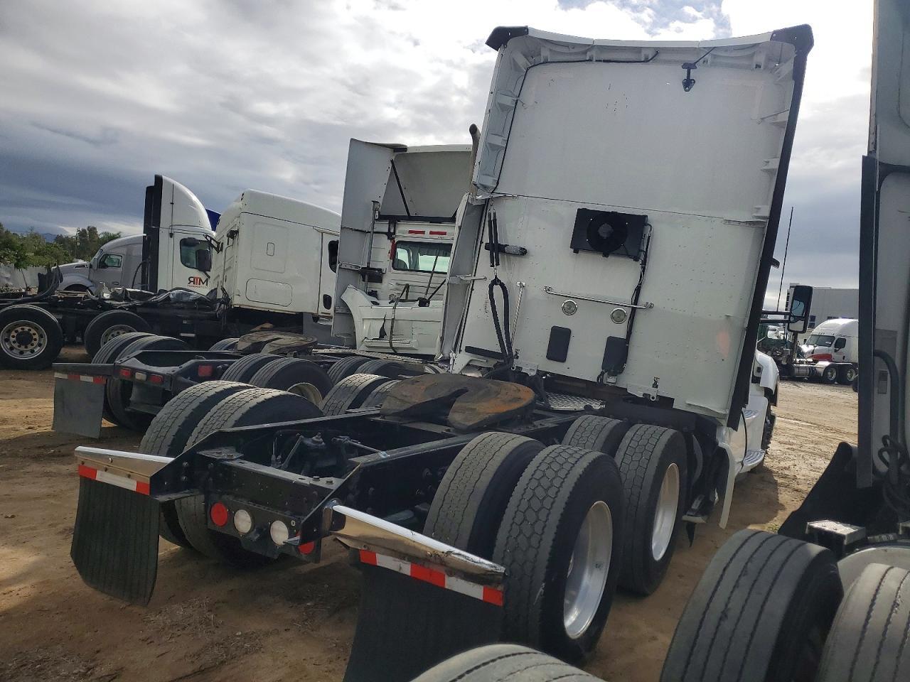 2019 Kenworth T680 Semi Truck
