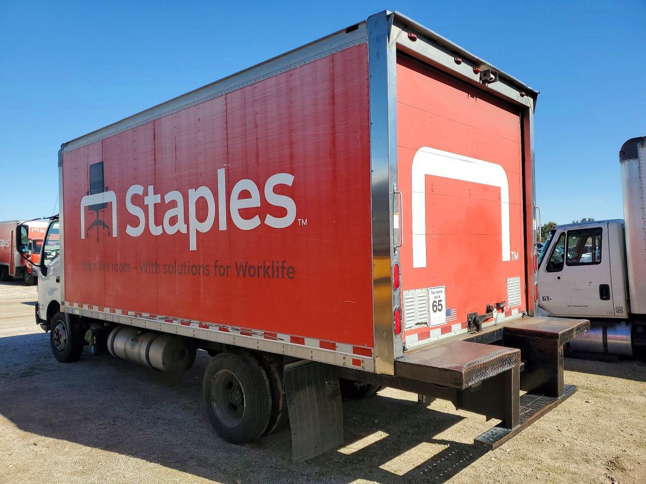 2017 Hino 195 BOX Truck