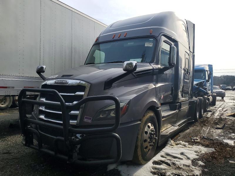 2020 Freightliner Cascadia 126
