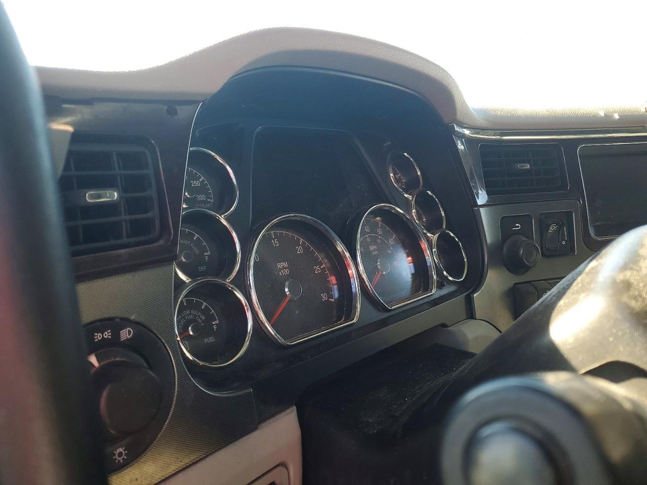 2020 Peterbilt 579 Semi Truck