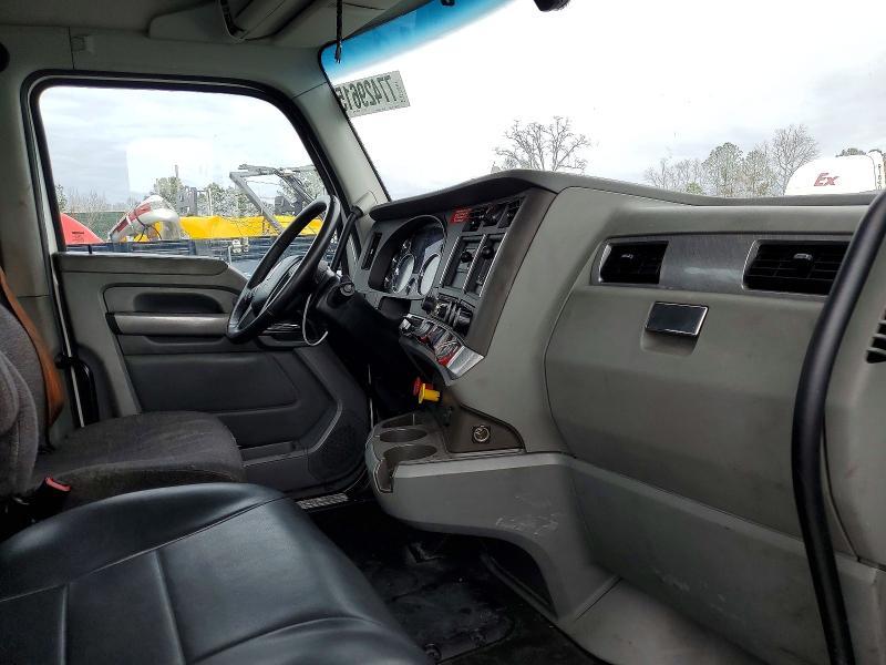 2019 Kenworth T680 Semi Truck