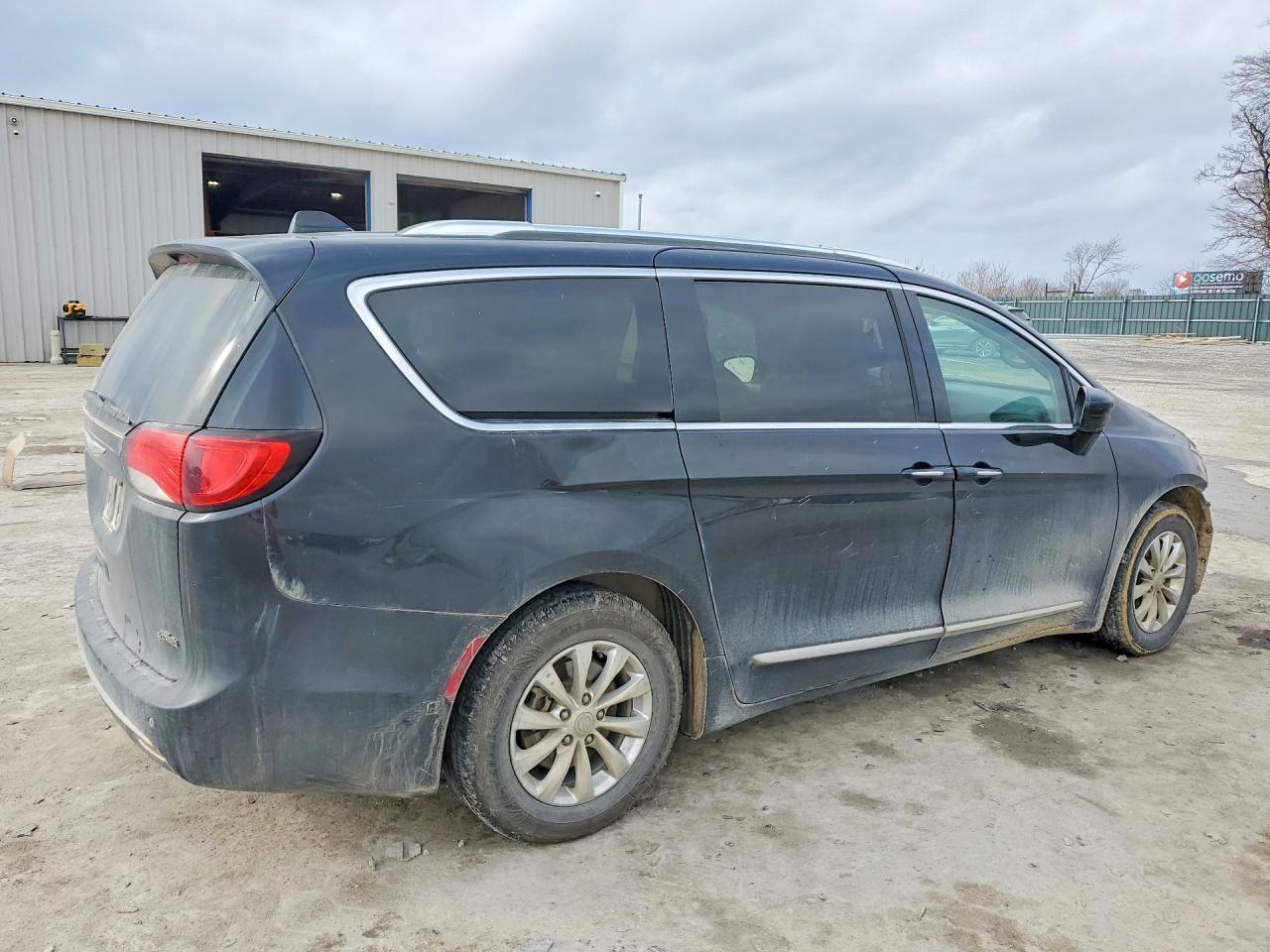 2018 Chrysler Pacifica Touring l