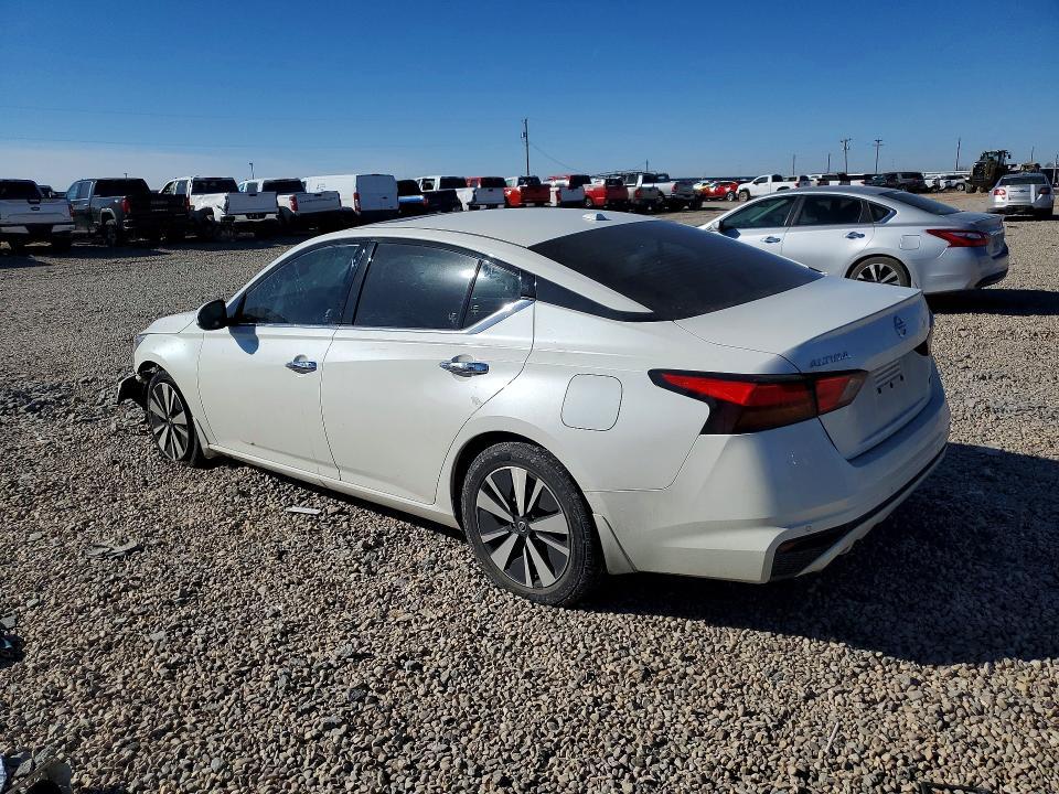 2019 Niss Altima 2.5 sv