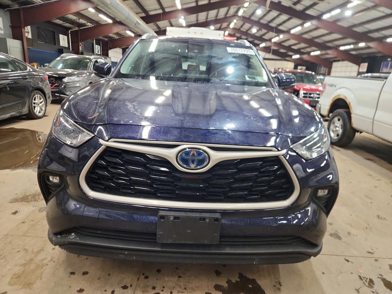 2022 Toyota Highlander Hybrid xle