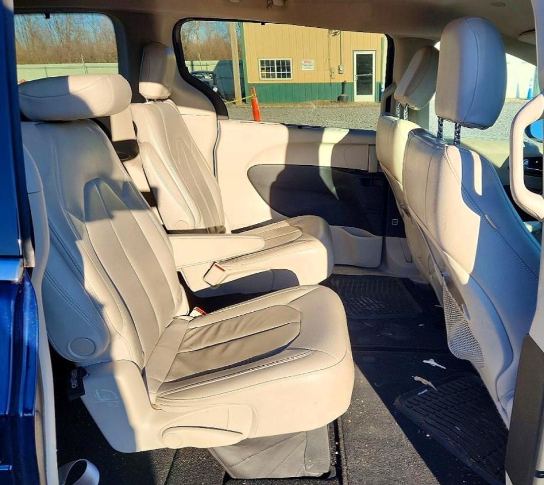 2017 Chrysler Pacifica Touring l