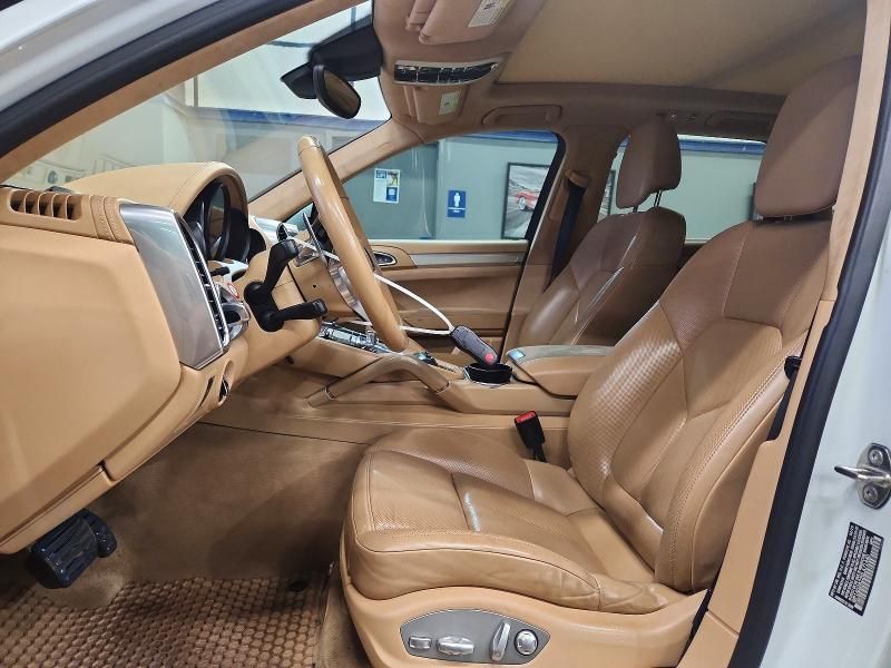 2016 Porsche Cayenne gts