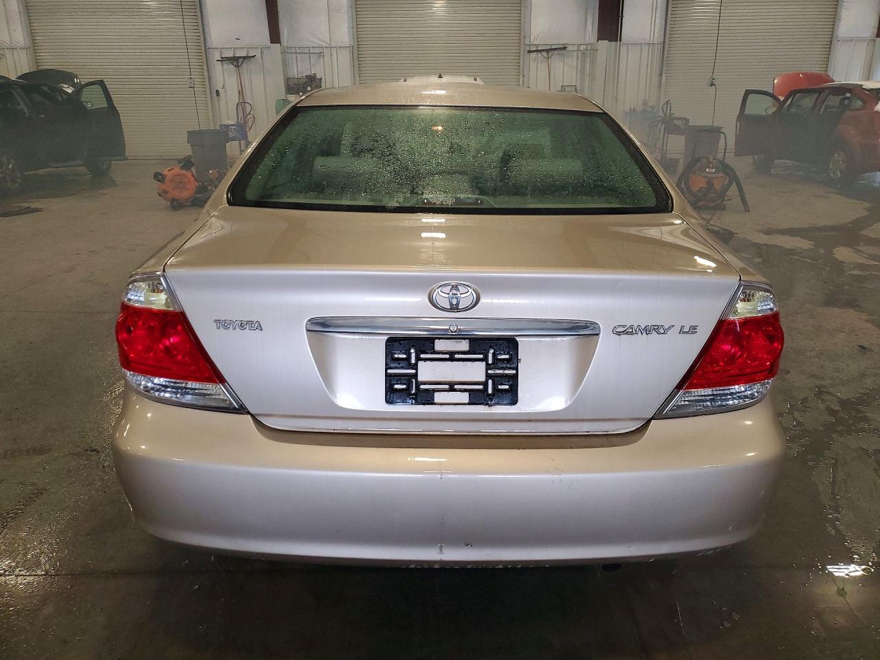 2005 Toyota Camry le