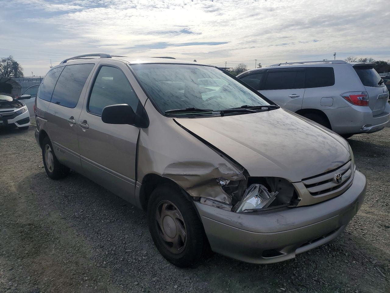 2003 Toyota Sienna le