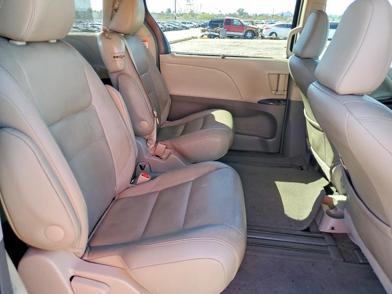 2015 Toyota Sienna xle 8-passenger