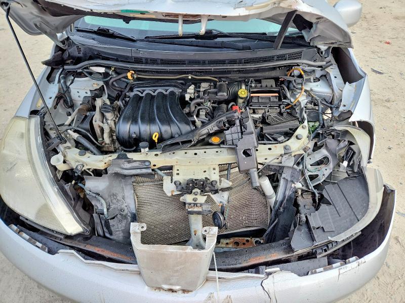 2012 Niss Versa s