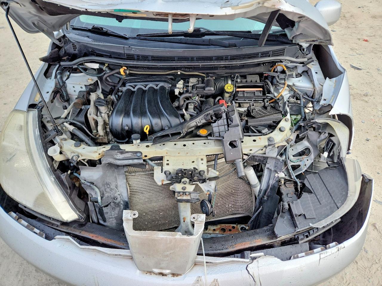 2012 Niss Versa s