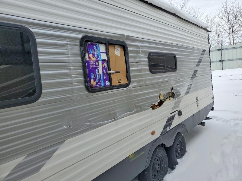 2022 East Manufacturing Della Terr-Camper