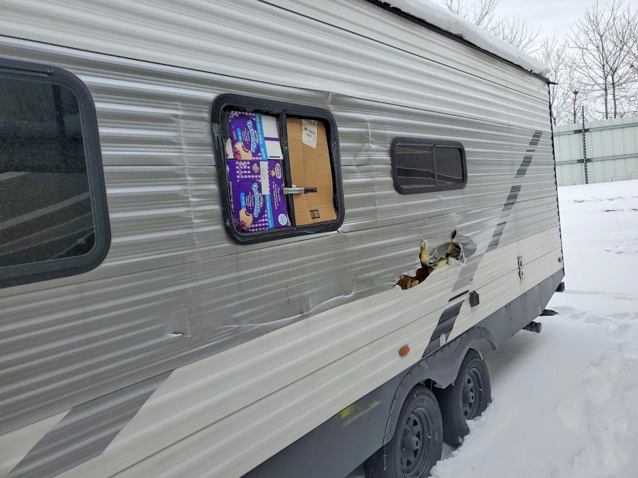 2022 East Manufacturing Della Terr-Camper