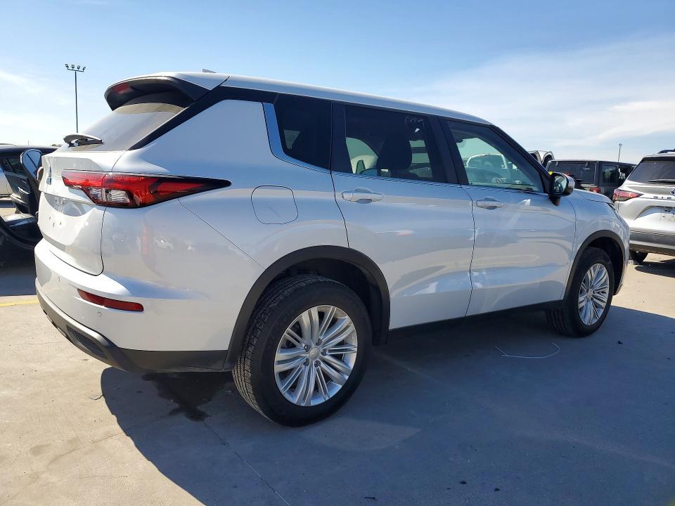 2024 Mitsubishi Outlander es