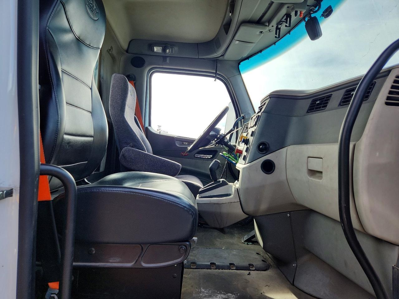 2018 Peterbilt 579 Semi Truck