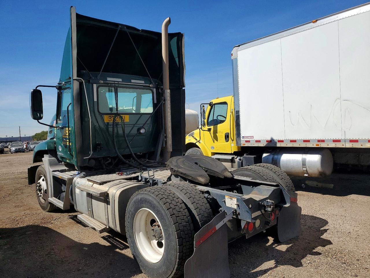 2018 Mack CX612 Semi Truck