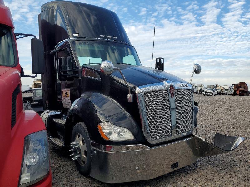 2015 Kenworth T680 Semi Truck