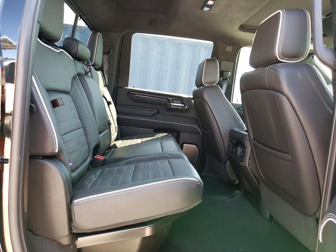 2025 GMC Sierra K2500 AT4X