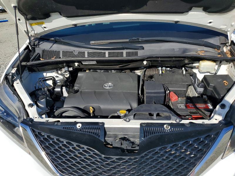 2016 Toyota Sienna se