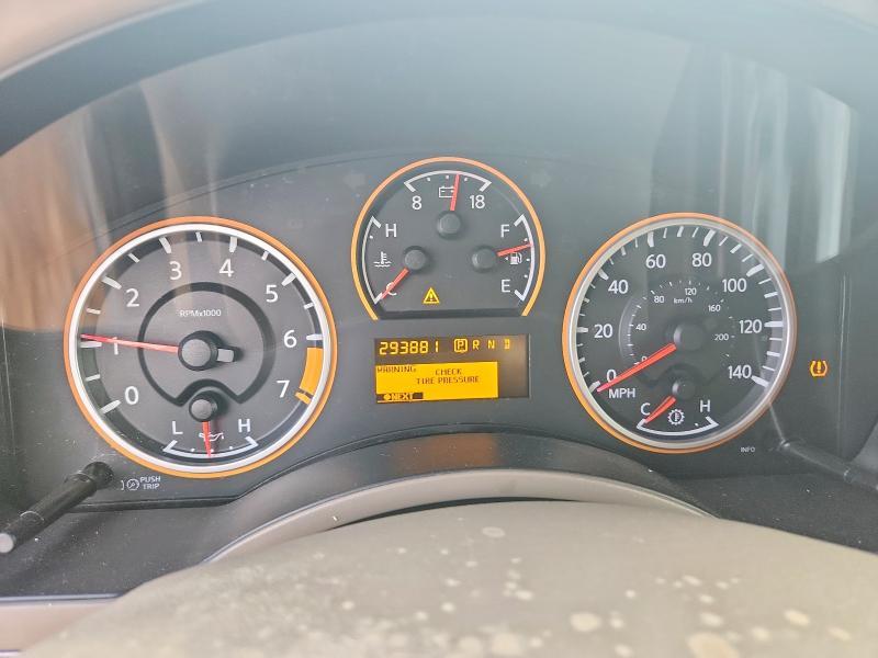 2011 Nissan Armada sv
