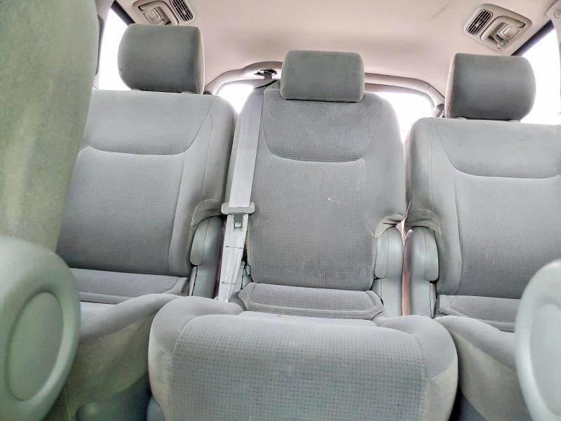 2004 Toyota Sienna ce