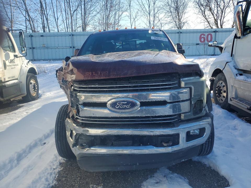2017 Ford F550 Super Duty Flatbed Truck