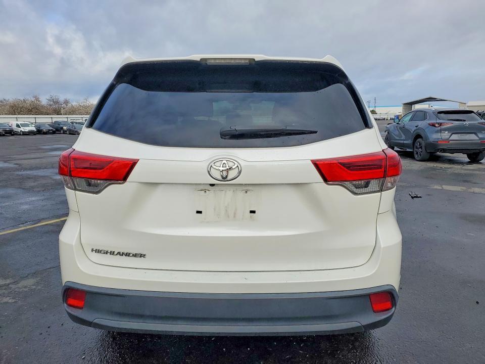 2019 Toyota Highlander le