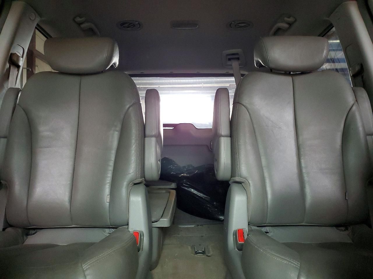 2007 Hyundai Entourage gls