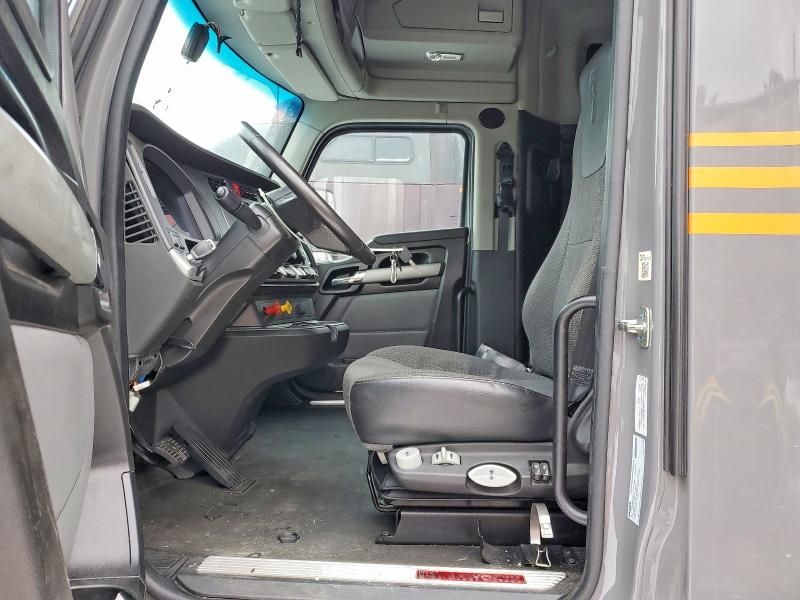 2023 Kenworth T680 Semi Truck